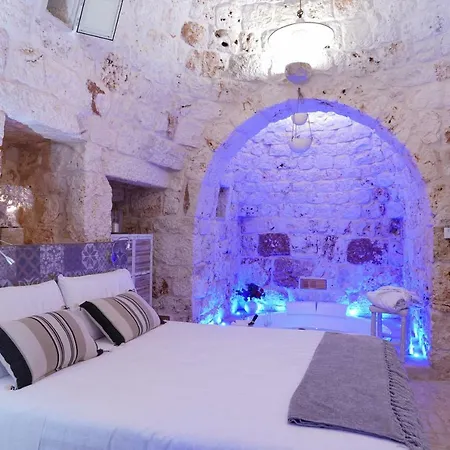 Relais Il Trullo Della Rupe 4* أوستوني