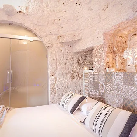 Relais Il Trullo Della Rupe بيت ضيافة أوستوني